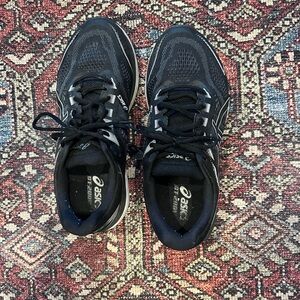 Men’s Asics GT 2000 7 Black & White Running shoes, size 10.5
